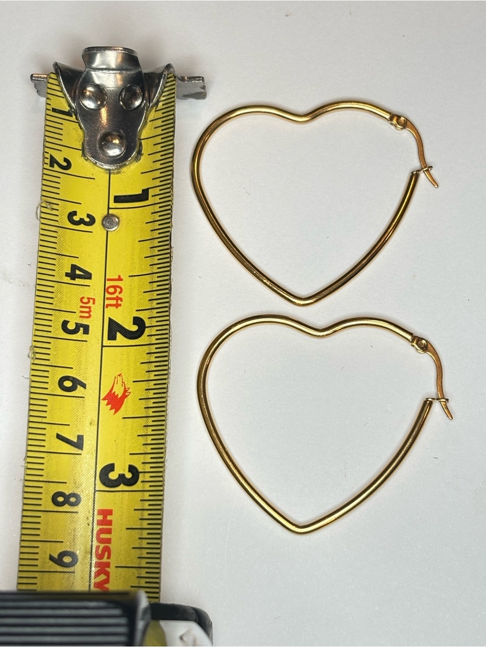 Heart Hoop Earrings 2” Gold Tone Pierced Vintage Y2K - Picture 4 of 4